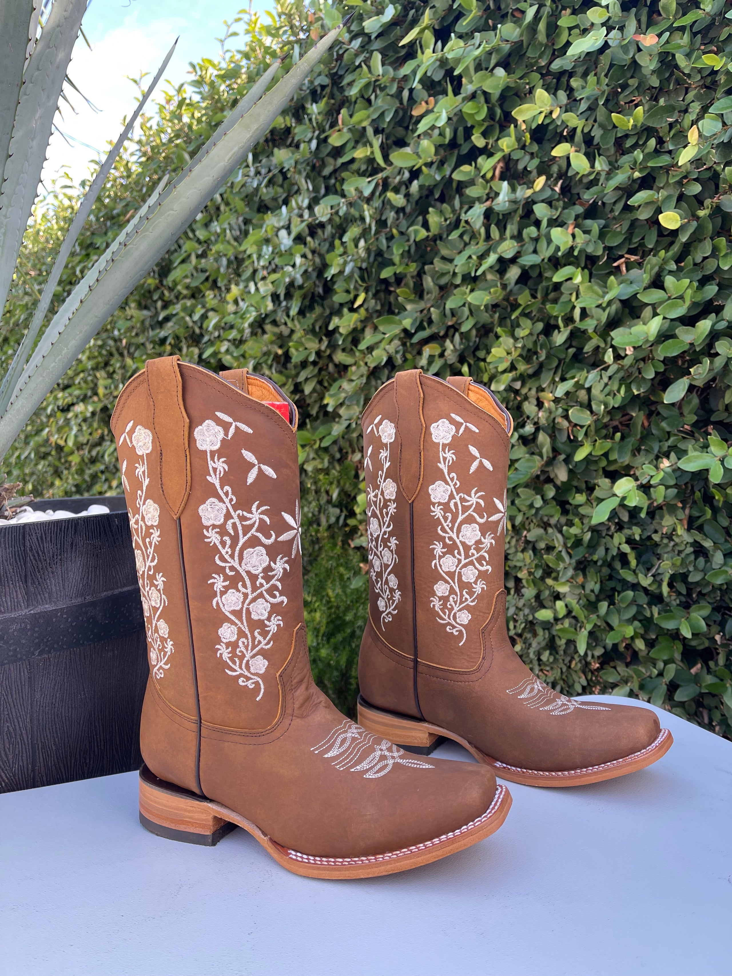 Brown cowgirl boots cheap top